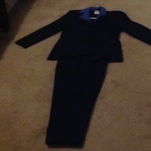 Ladies Black Pant Suit size 11/12 never worn
